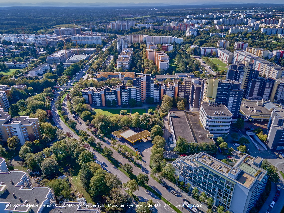 23.09.2022 - Karl-Marx-Ring 53-53c und Studentenwohnheim und Marx-Zentrum in Neuperlach